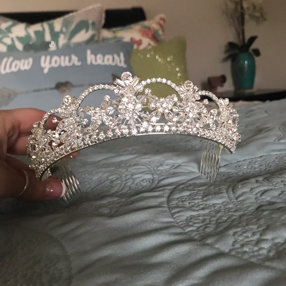 NEW WITH TAGS Crystal tiara